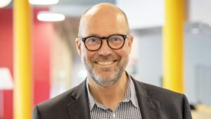 CLS vd Dan Mogren i korridoren på Medicon Village, Lund