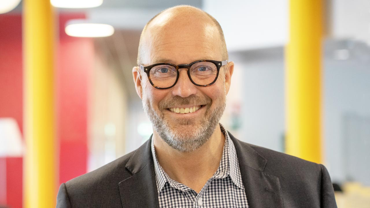 CLS vd Dan Mogren i korridoren på Medicon Village, Lund