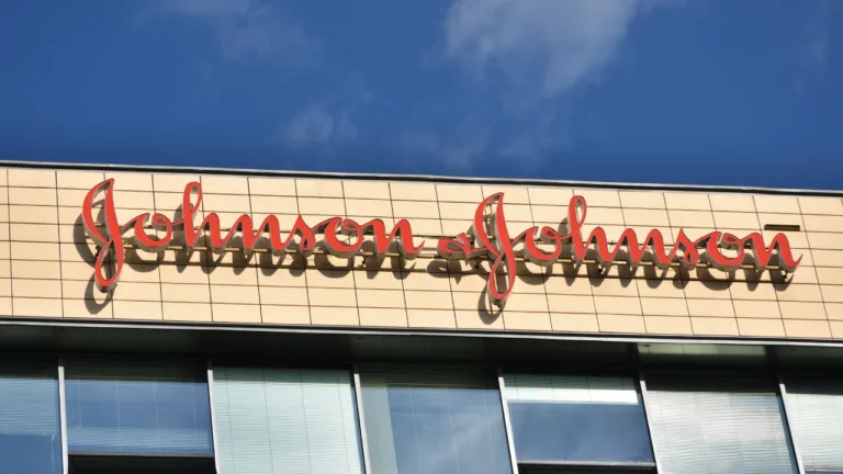 Jhonson&Johnson om resultat och tullar