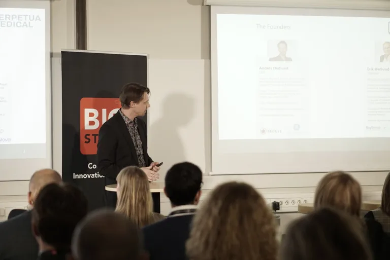 Anders Hedlund presenting Perpetua medical at medtech summit